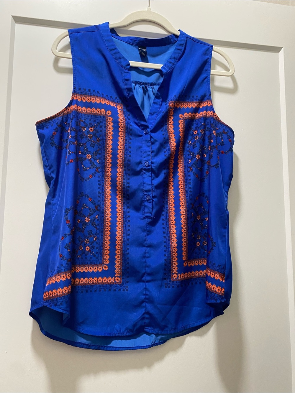 Old Navy Blue Sleeveless Embroidered Front-Button Camisole